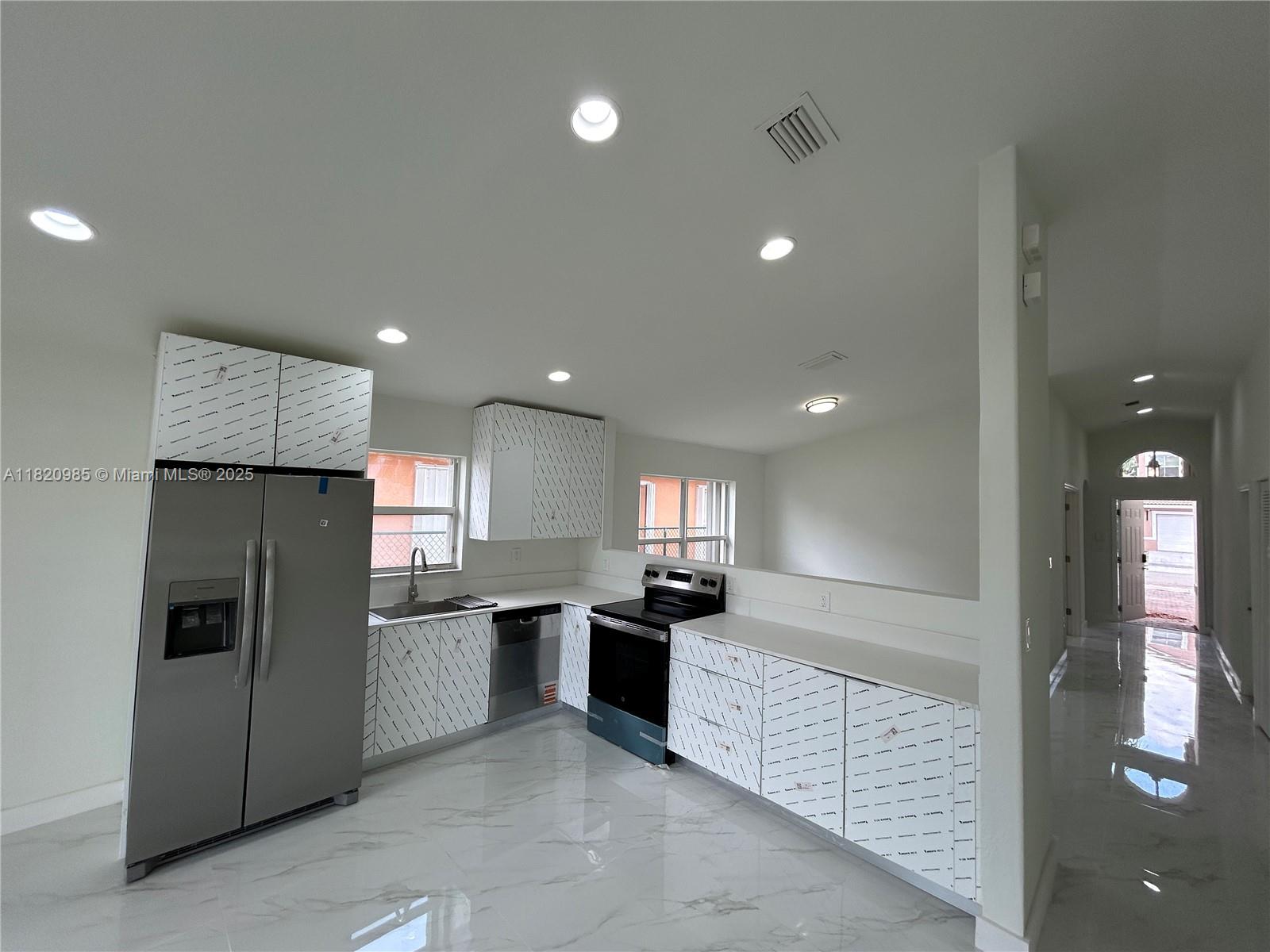 1507 Southeast 20th Road Homestead, FL 33035 - Photo 8 of 9