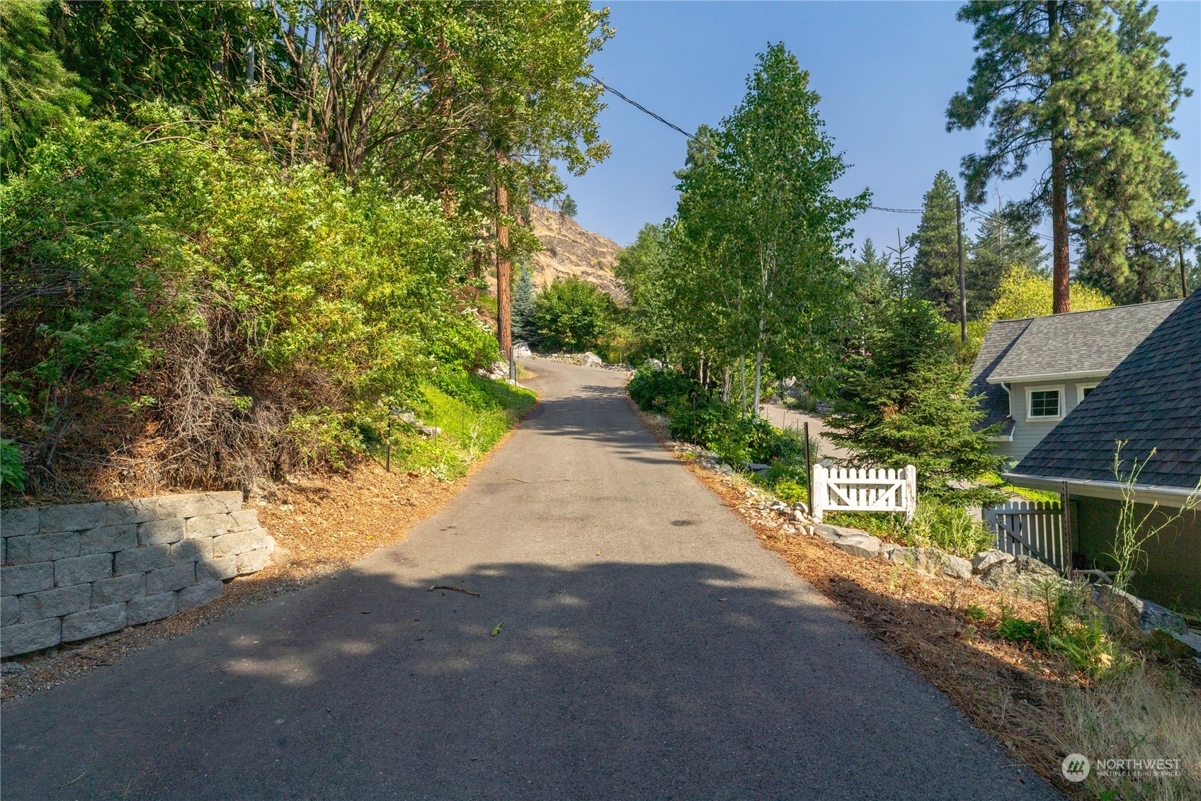 16518 South Lakeshore Road Chelan, WA 98816 - Photo 7 of 37 Gallery Image 7