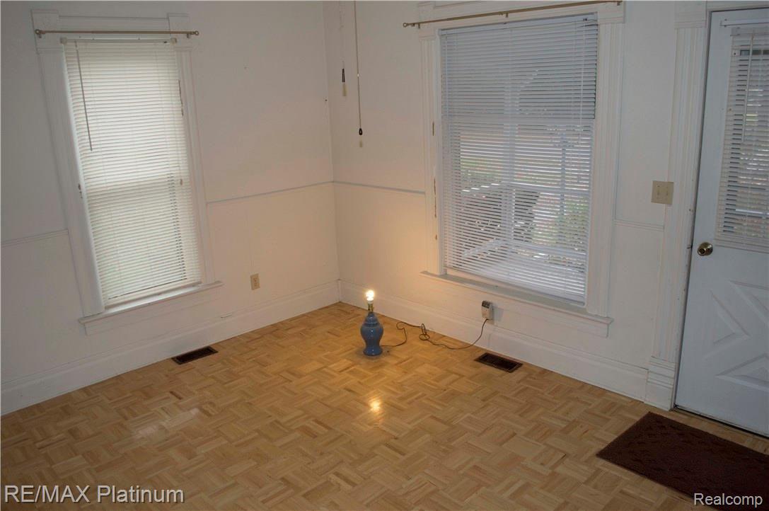 2885 West Marr Road Howell, MI 48855 - Photo 7 of 29 LIVING ROOM