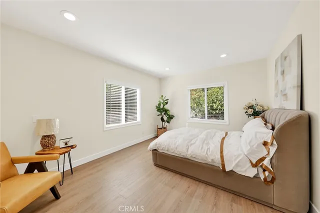 $5,200 | 302 Cleveland Drive, Huntington Beach, CA 92648