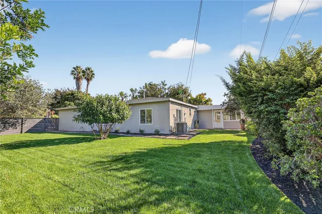 $5,200 | 302 Cleveland Drive, Huntington Beach, CA 92648