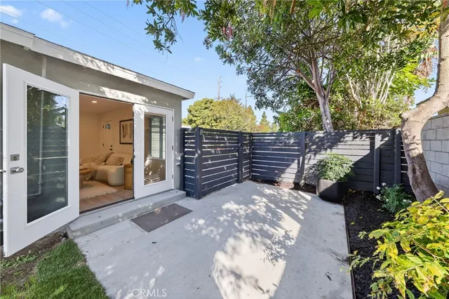 $5,200 | 302 Cleveland Drive, Huntington Beach, CA 92648