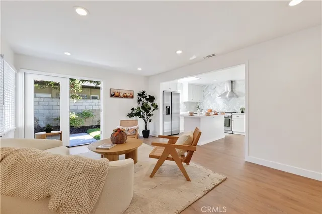 $5,200 | 302 Cleveland Drive, Huntington Beach, CA 92648