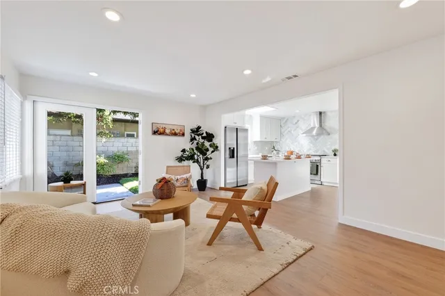 $5,200 | 302 Cleveland Drive, Huntington Beach, CA 92648