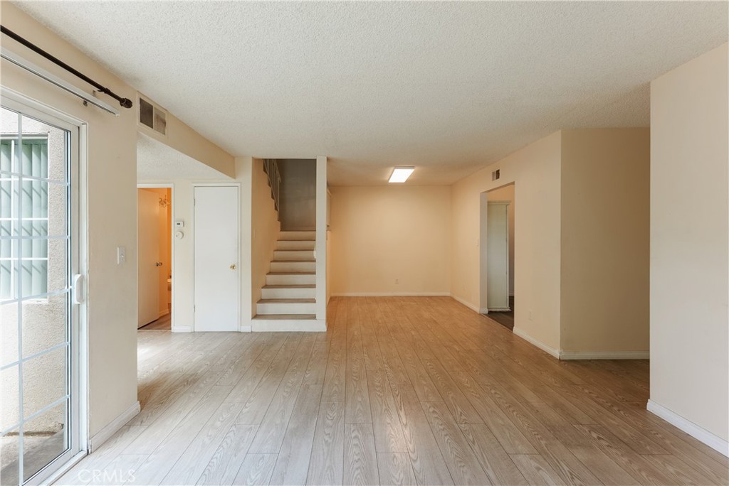 19111 Hamlin Street Reseda, CA 91335 - Photo 11 of 20 Dining area.