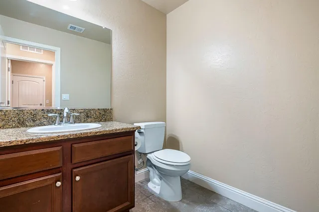 a view of room with a ceiling fan