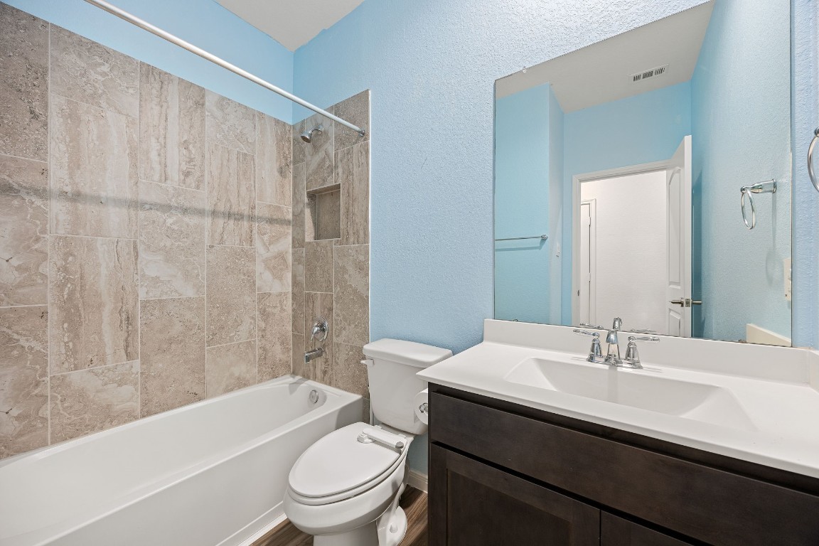 907 Youth Water Road Montgomery, TX 77316 - Photo 20 of 31 a bathroom with a sink a toilet and a bathtub