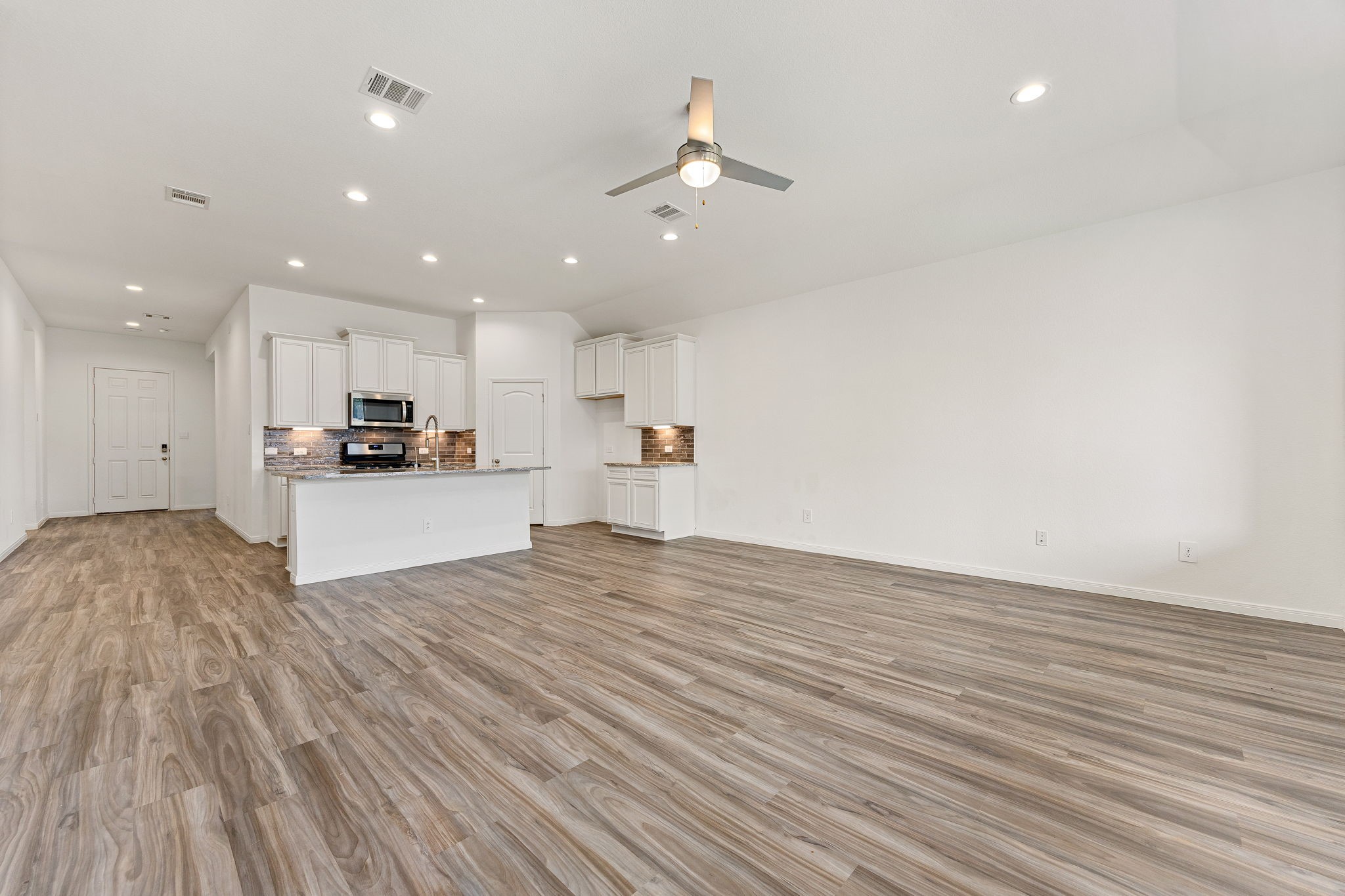 907 Youth Water Road Montgomery, TX 77316 - Photo 6 of 31