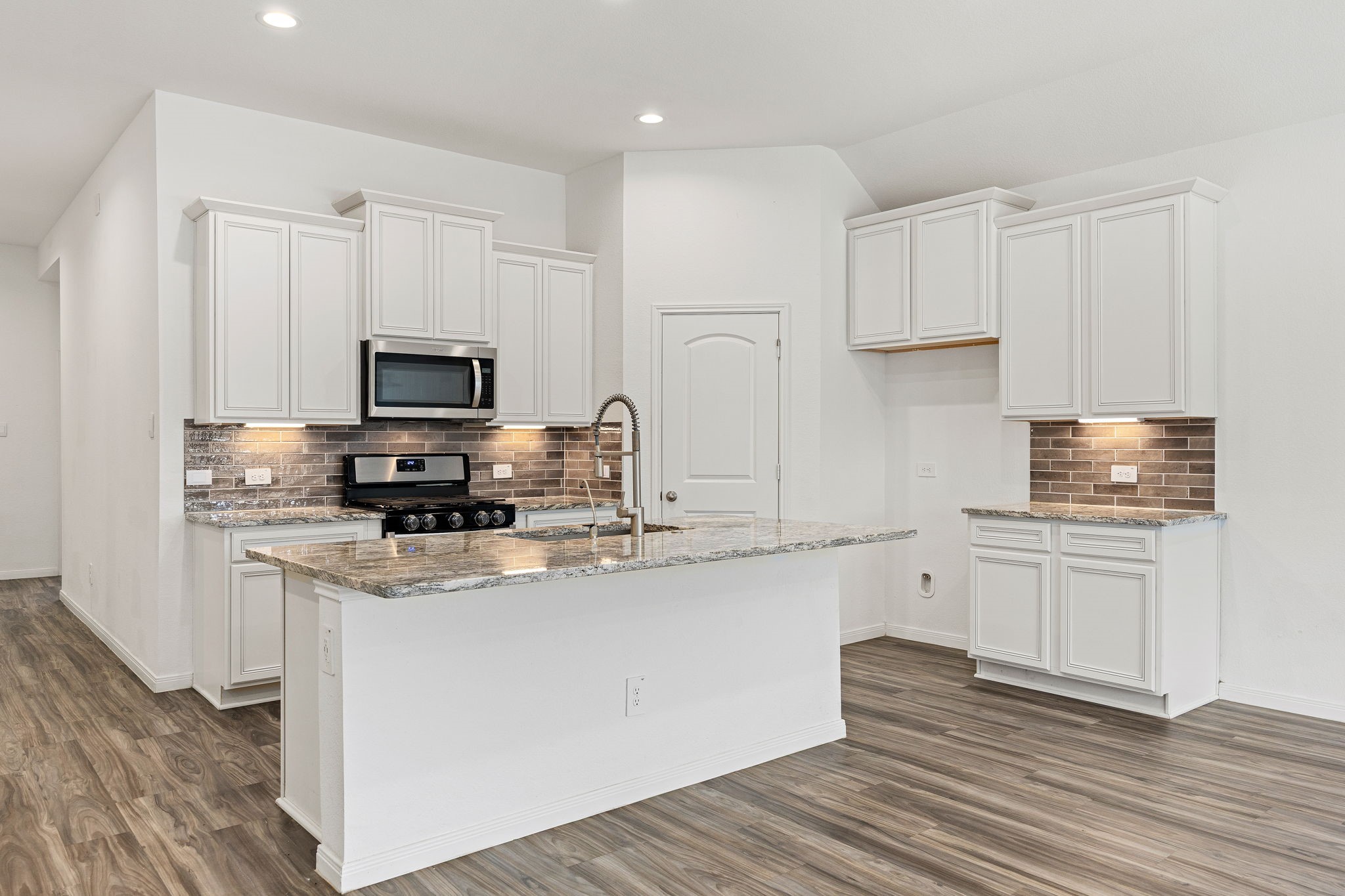 907 Youth Water Road Montgomery, TX 77316 - Photo 8 of 31