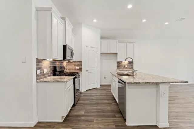 $320,000 | 907 Youth Water Road, Montgomery, TX 77316