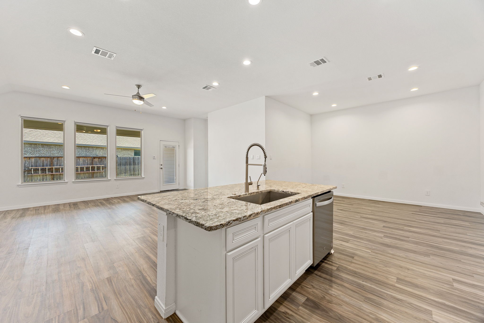 907 Youth Water Road Montgomery, TX 77316 - Photo 10 of 31