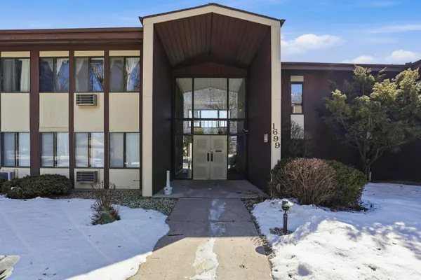 $150,000 | 1699 Alcan Drive, Unit 212, Menasha, WI 54952