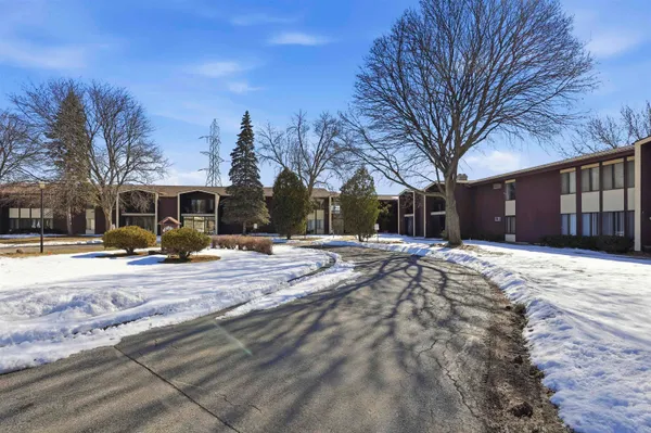 $150,000 | 1699 Alcan Drive, Unit 212, Menasha, WI 54952