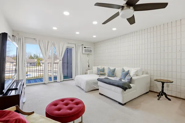 $150,000 | 1699 Alcan Drive, Unit 212, Menasha, WI 54952