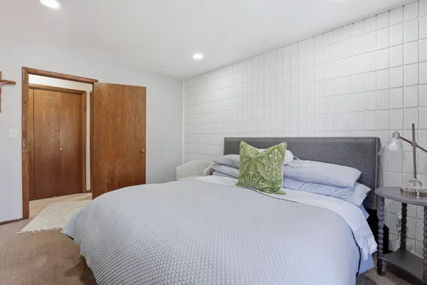 $150,000 | 1699 Alcan Drive, Unit 212, Menasha, WI 54952