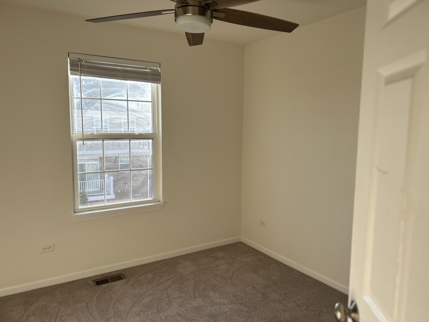 2953 Madison Drive, Unit 2953 Naperville, IL 60564 - Photo 14 of 18 an empty room with a window