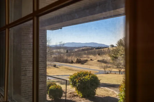 $654,900 | 147 Bon Lea Drive, Staunton, VA 24401