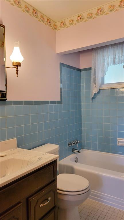 159 Crandon Circle Beaver, PA 15009 - Photo 7 of 13 a bathroom with a sink a toilet and bathtub