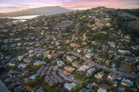 $3,498,000 | 2350 Paradise Drive, Tiburon, CA 94920