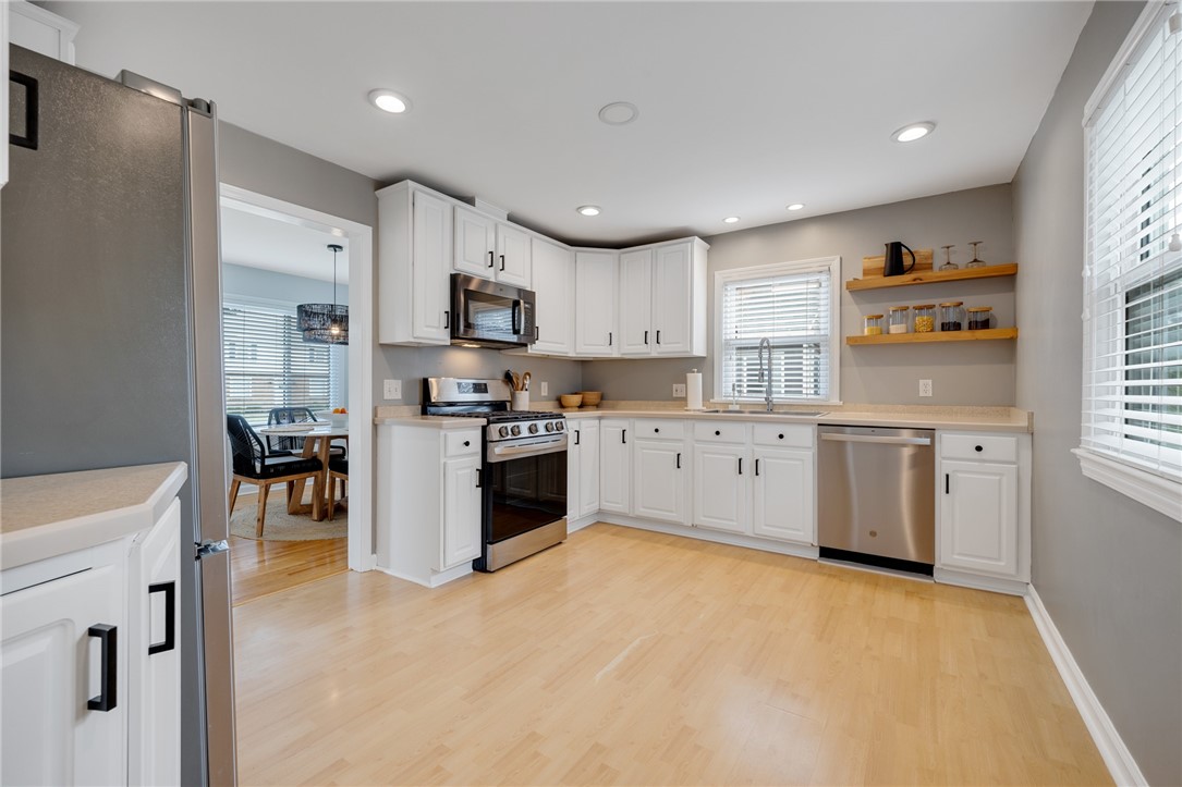 425 Harwick Road Irondequoit, NY 14609 - Photo 11 of 34