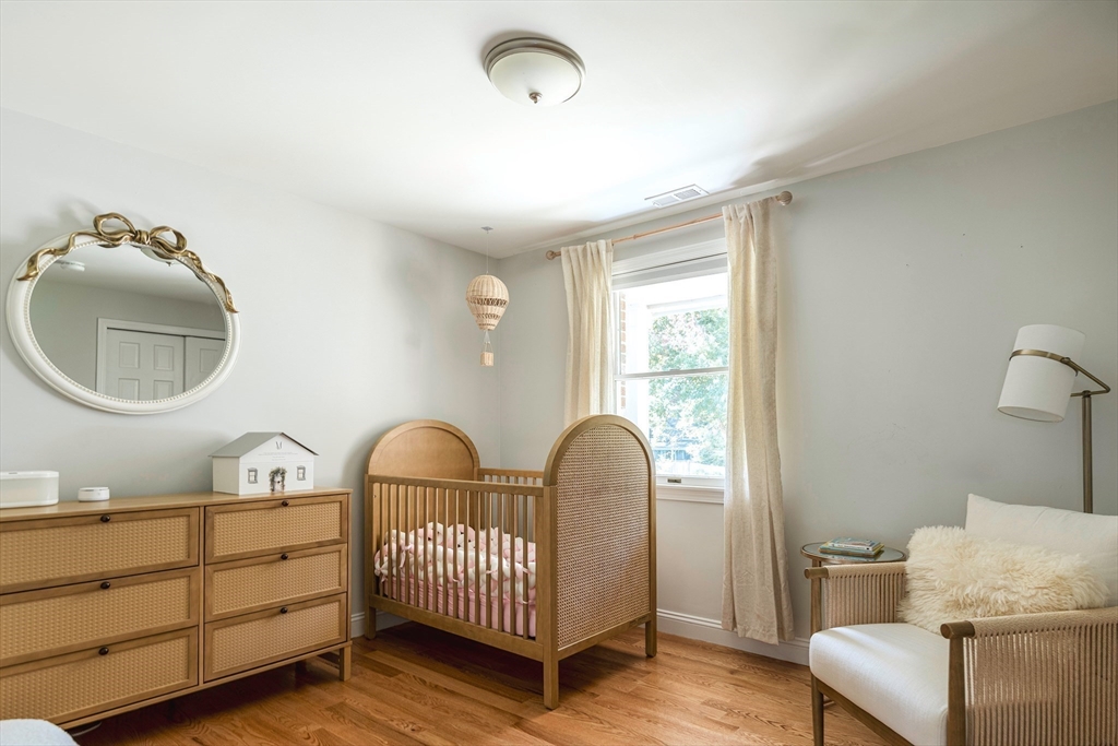 22 Sagamore Road Ipswich, MA 01938 - Photo 14 of 39 a room with furniture and mirror