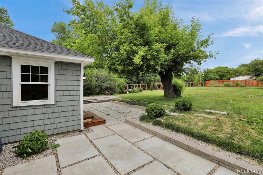 2245 Lodge Road Flint, MI 48532 - Photo 6 of 28