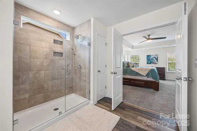 a en suite spacious bathroom with a shower