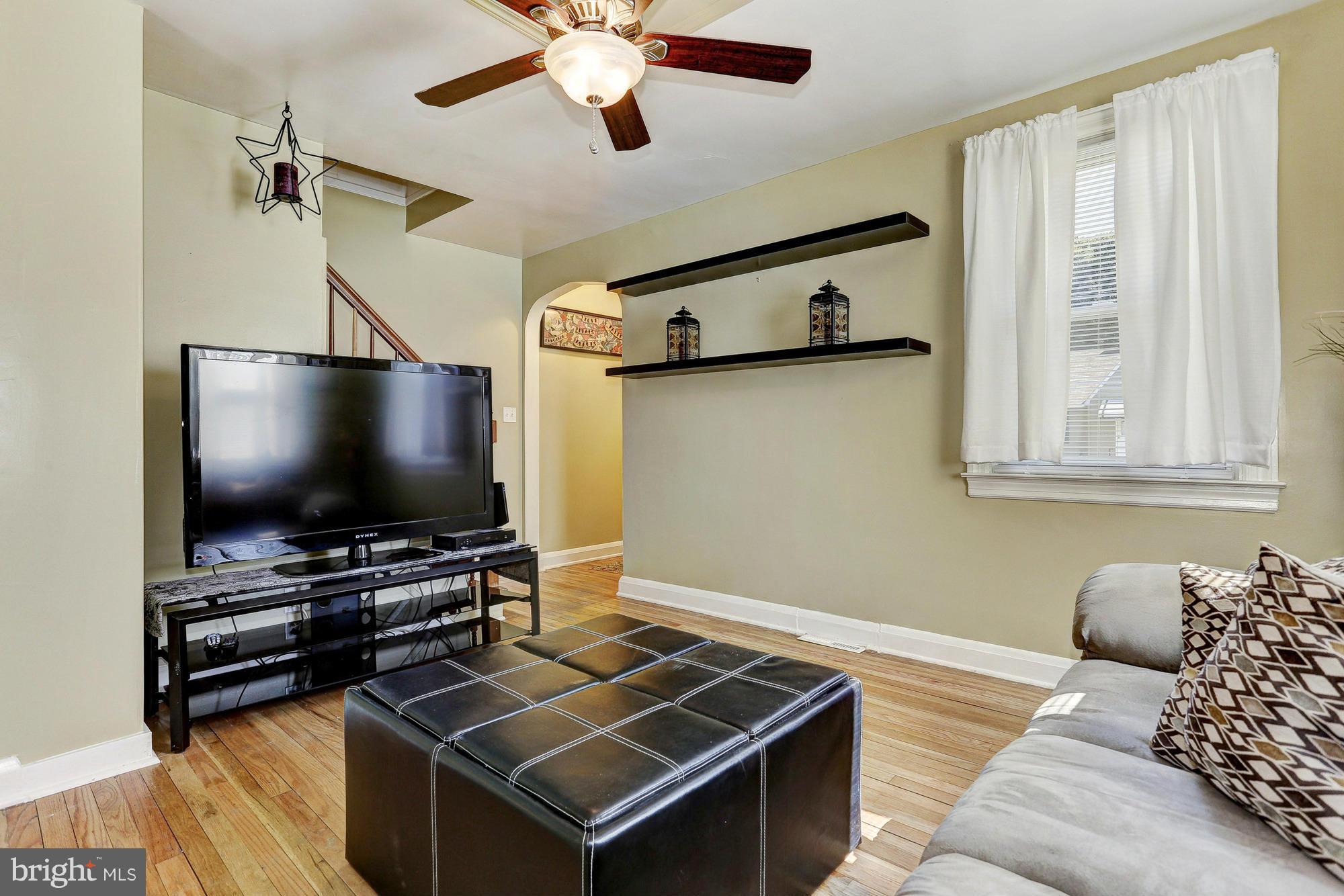 502 North Stuart Street Baltimore, MD 21221 - Photo 2 of 18 Living Room