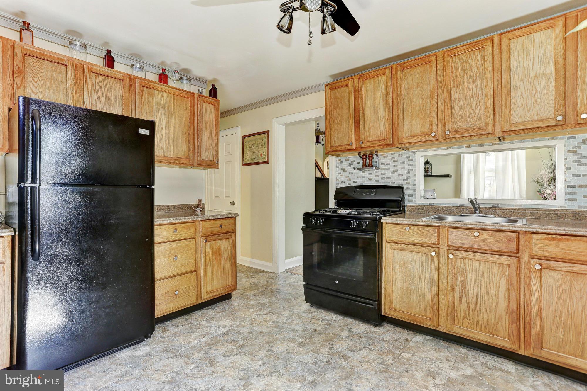 502 North Stuart Street Baltimore, MD 21221 - Photo 5 of 18 Sleek Appliances