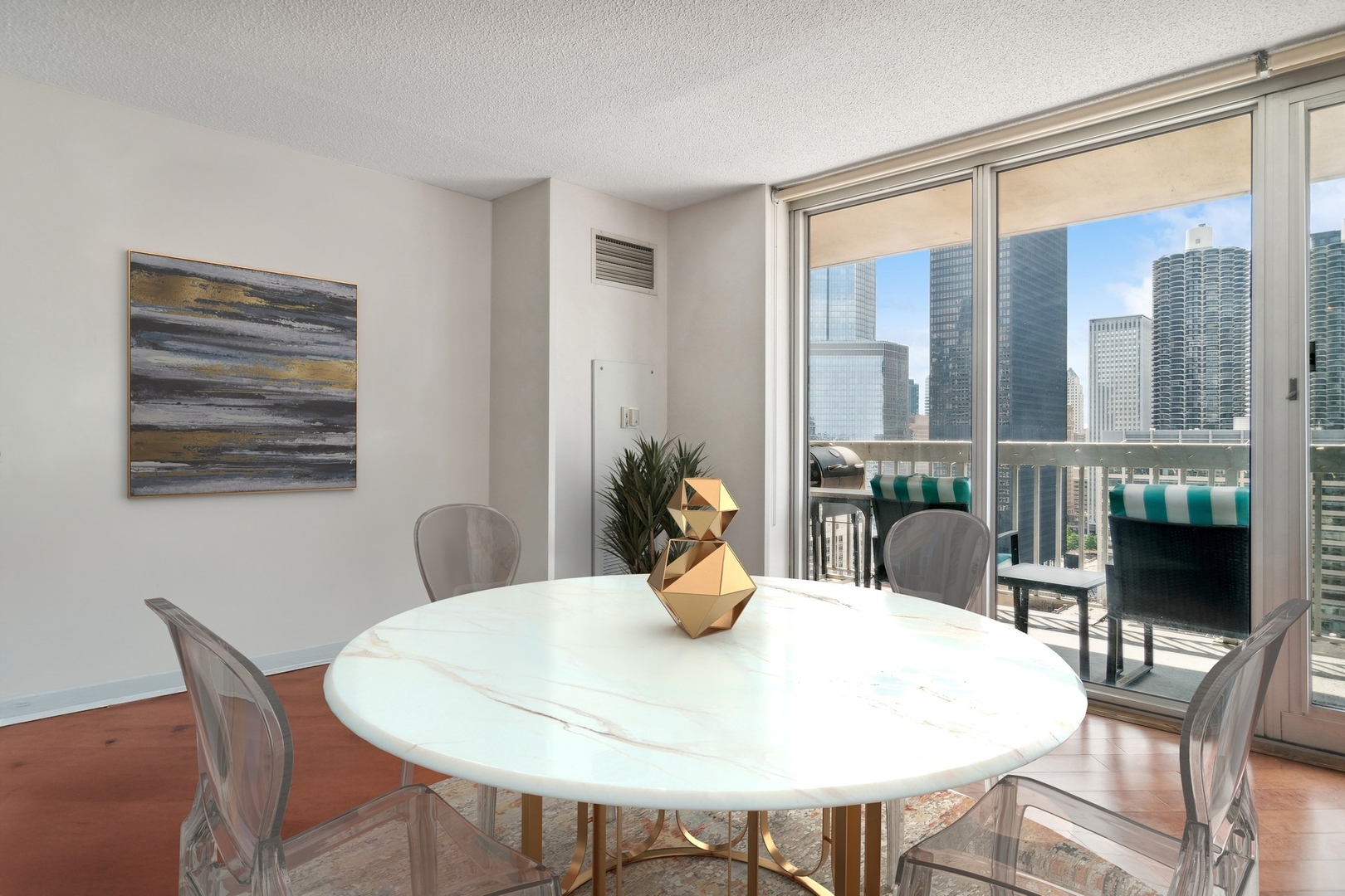 545 North Dearborn Street, Unit 2610 Chicago, IL 60654 - Photo 6 of 37 a dining room with furniture and window