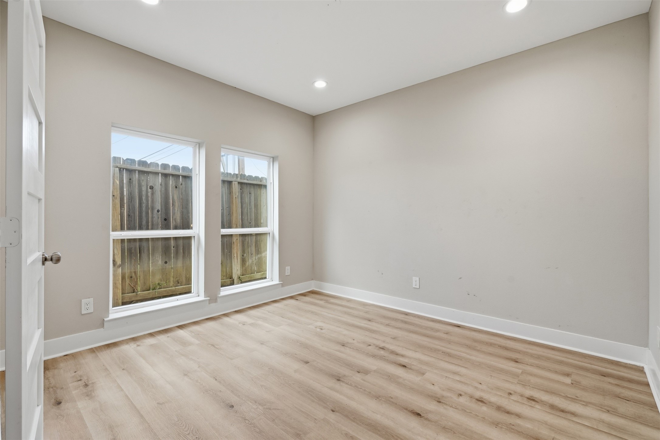 3913 Griggs Road Houston, TX 77021 - Photo 7 of 23 Gallery Image 7