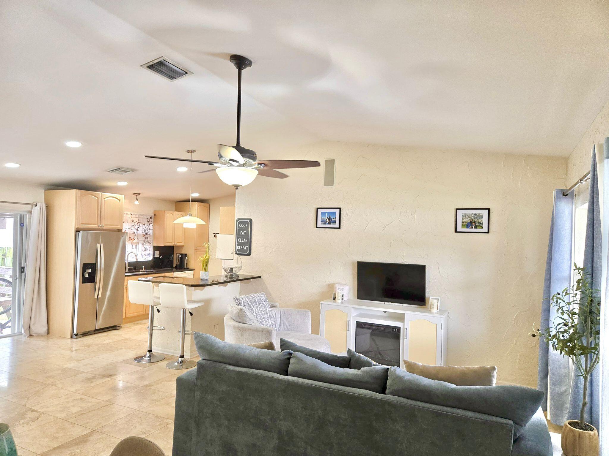 3460 Southwest 3rd Street Deerfield Beach, FL 33442 - Photo 2 of 32 cb6736d9-025f-4c01-8d47-01c47970b6a4