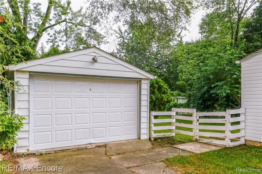 1383 Princeton Road Berkley, MI 48072 - Photo 4 of 25