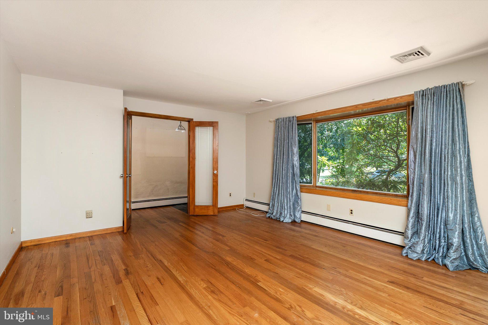 18 Edgewood Road Robbinsville, NJ 08691 - Photo 4 of 33 Gallery Image 4