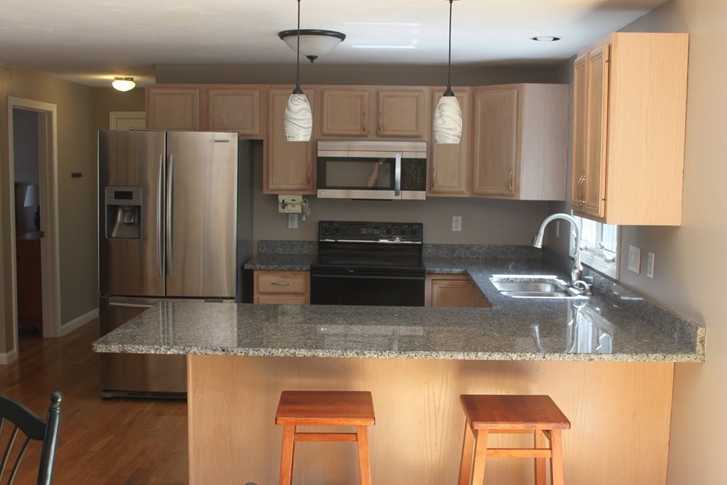 9 Holly Road Norton, MA 02766 - Photo 4 of 22 Gallery Image 4