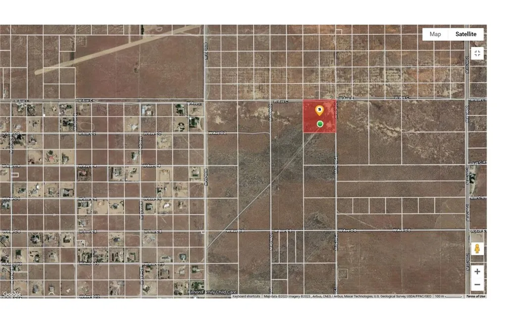 0 75 Street Lancaster, CA 93534 - Photo 9 of 10 a bathroom with a shower