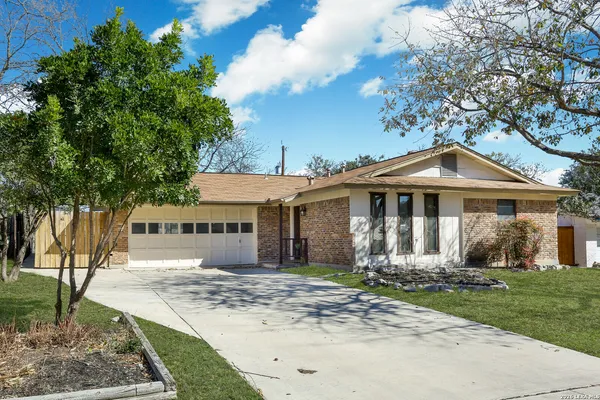 $2,400 | 1015 Cerro Alto Drive, San Antonio, TX 78213
