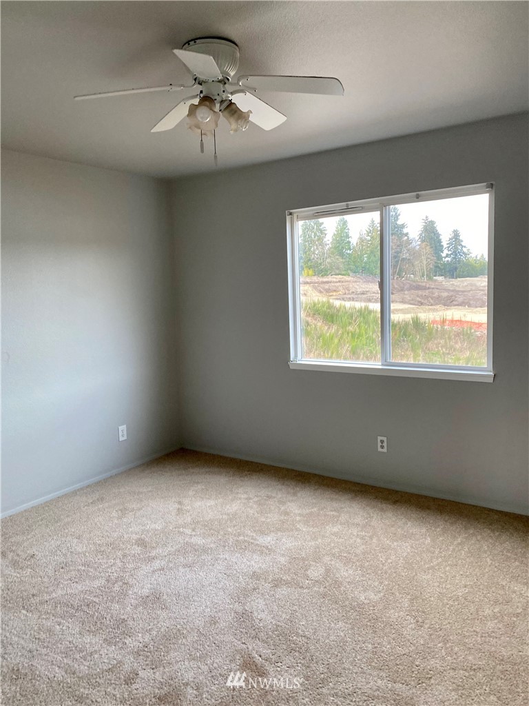 3966 Broadmoor Loop Bremerton, WA 98310 - Photo 19 of 32 an empty room with a window