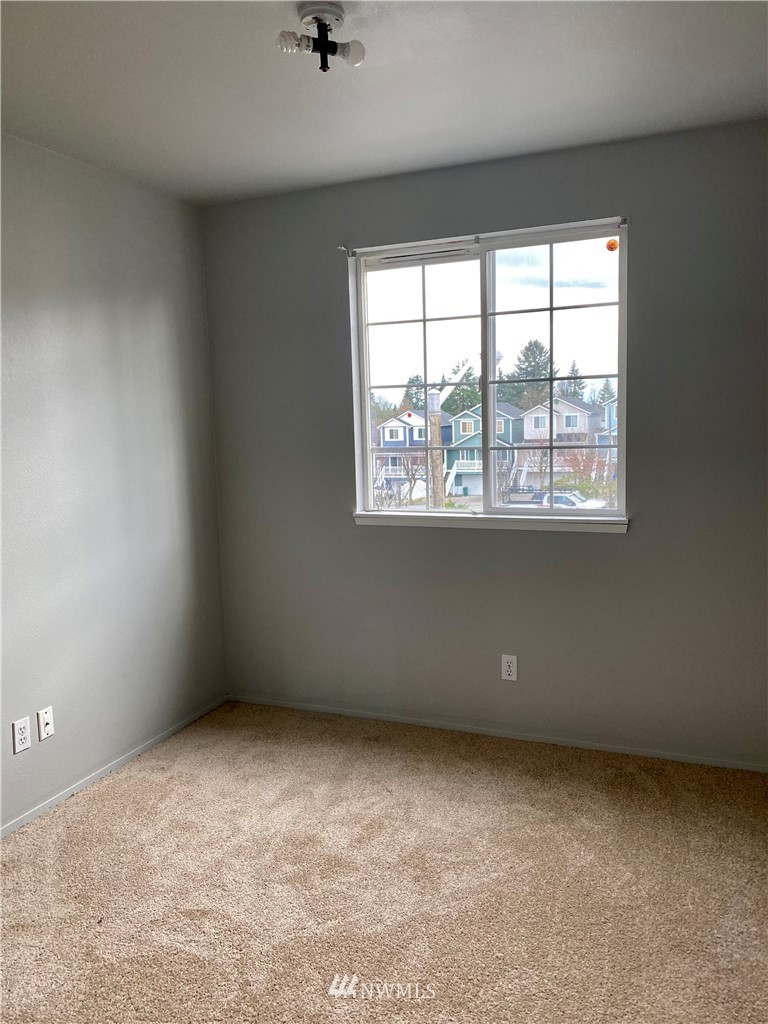3966 Broadmoor Loop Bremerton, WA 98310 - Photo 23 of 32 an empty room with a window