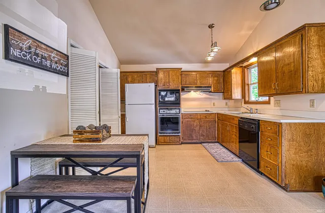 $395,000 | 1 Yorkshire Drive, Newburgh, IN 47630