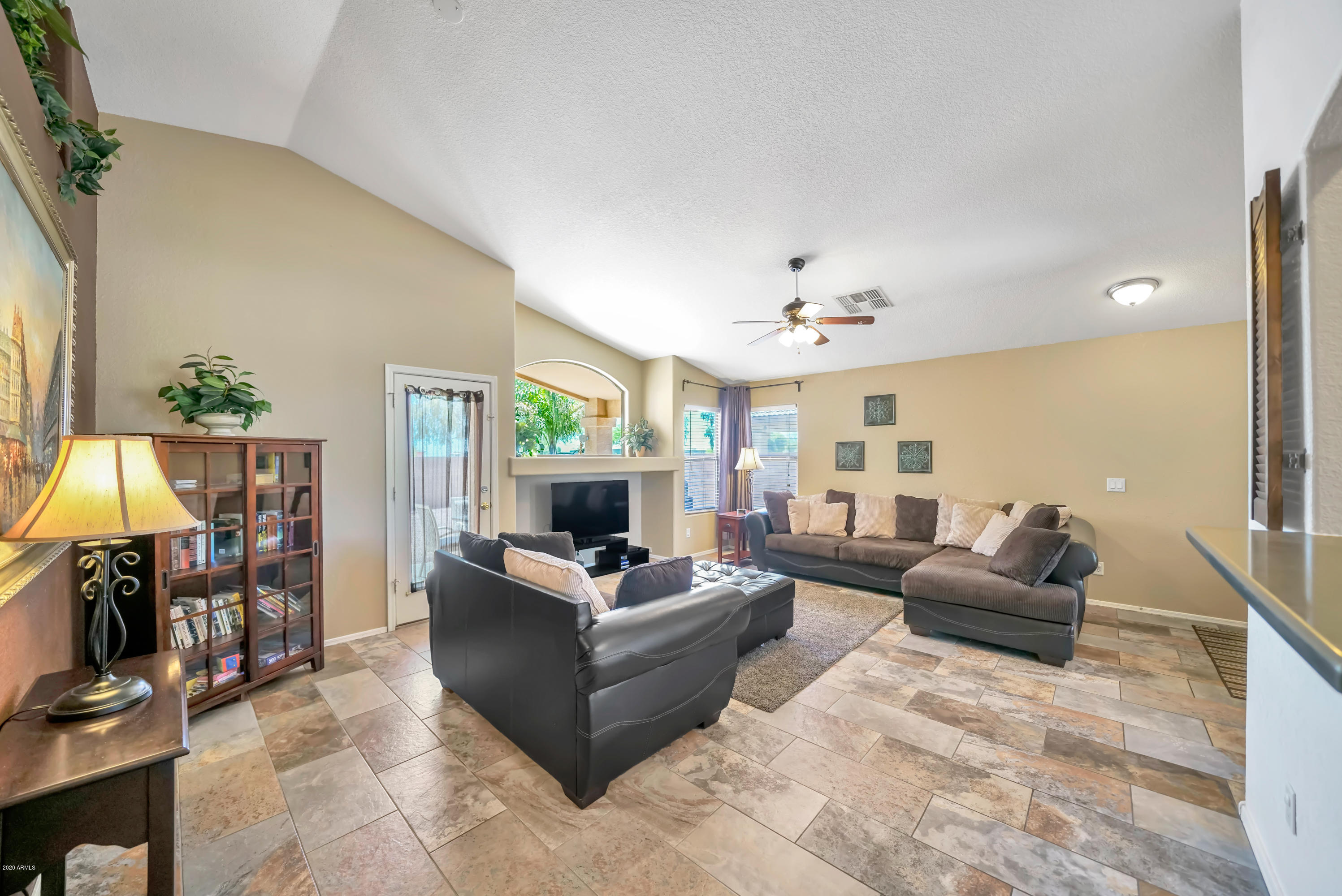 13343 West Boca Raton Road Surprise, AZ 85379 - Photo 6 of 27 DSC03455
