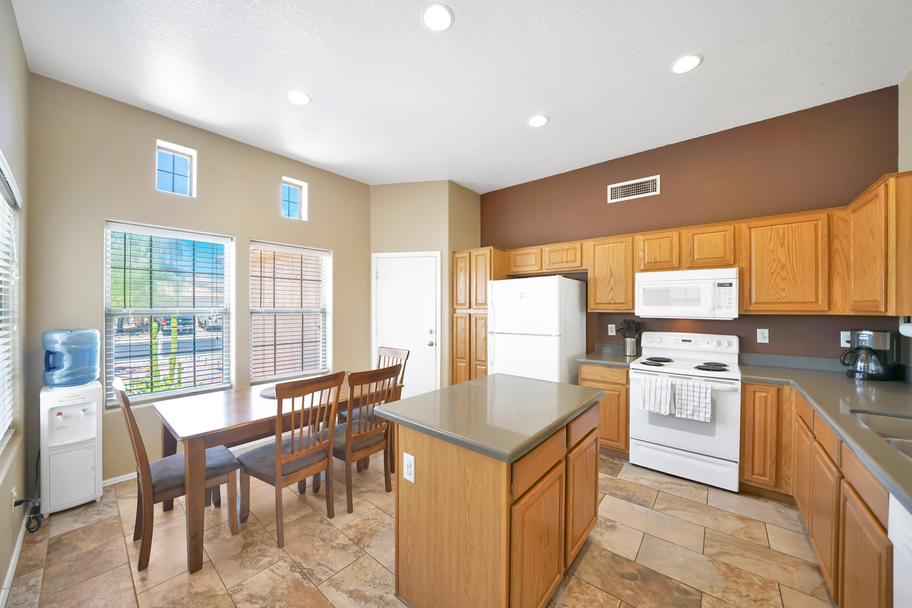 13343 West Boca Raton Road Surprise, AZ 85379 - Photo 7 of 27 DSC03457