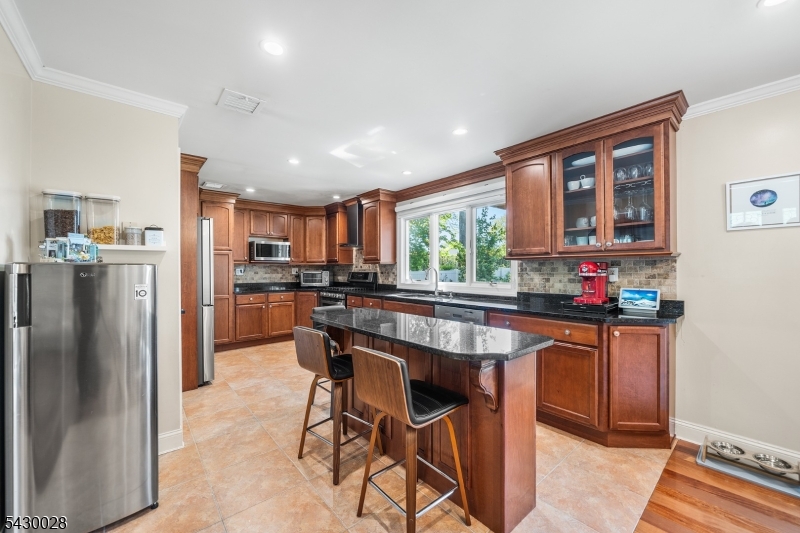 124 Crain Road Paramus, NJ 07652 - Photo 10 of 48