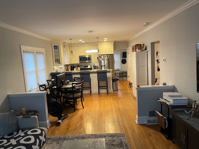 634 Spring Road Elmhurst, IL 60126 - Photo 4 of 15 a living room with furniture and a wooden floor
