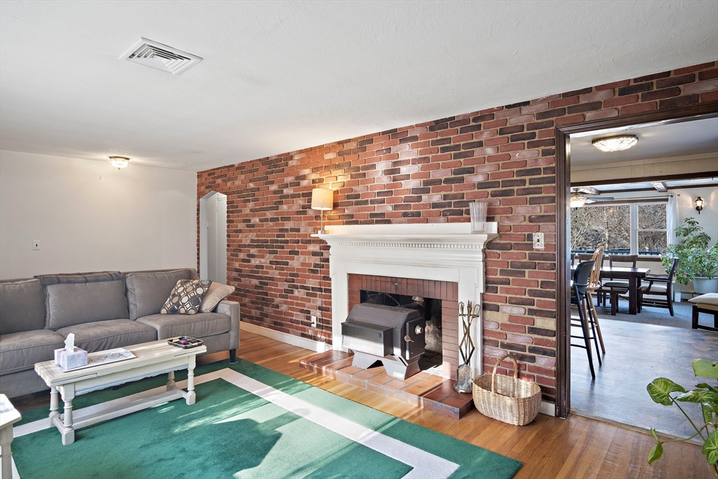 94 Cambridge Road Woburn, MA 01801 - Photo 3 of 32 Gallery Image 3
