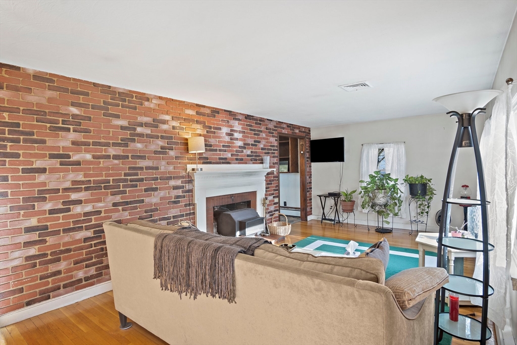 94 Cambridge Road Woburn, MA 01801 - Photo 4 of 32 Gallery Image 4