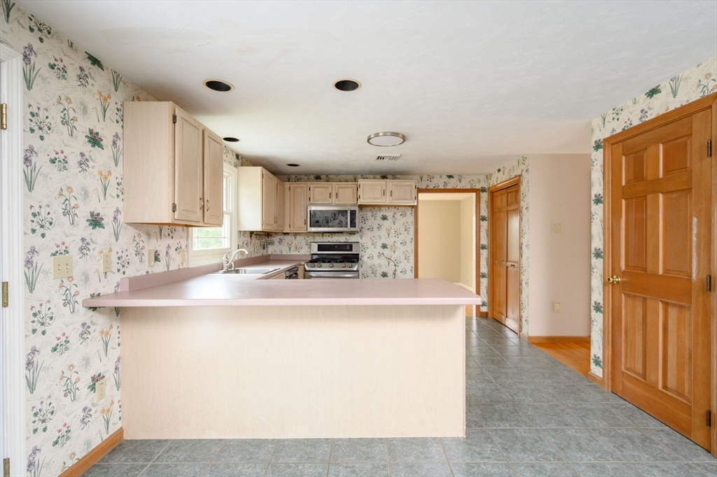 51 Oletree Road Pembroke, MA 02359 - Photo 18 of 35