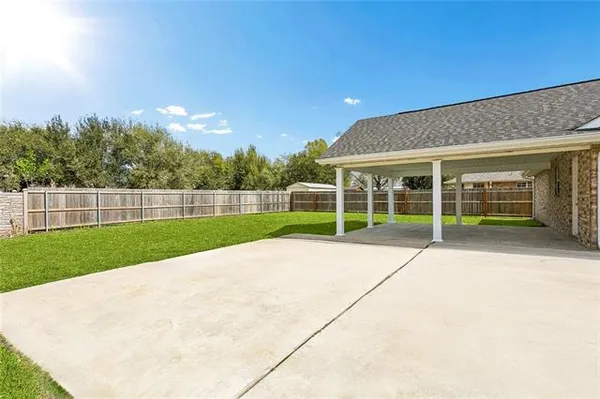 $2,300 | 121 Pleasant Valley Drive, Des Allemands, LA 70030