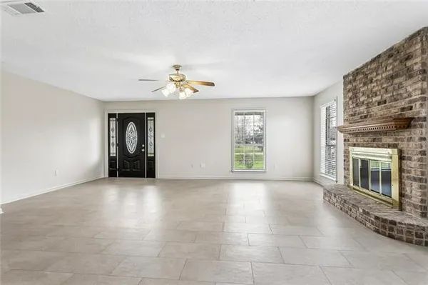 $2,300 | 121 Pleasant Valley Drive, Des Allemands, LA 70030