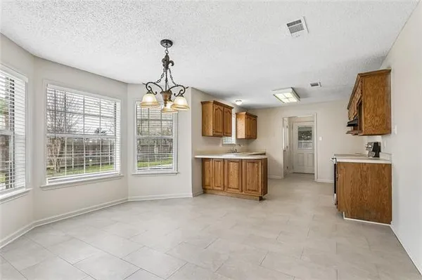 $2,300 | 121 Pleasant Valley Drive, Des Allemands, LA 70030